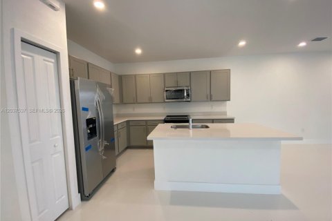 Townhouse in Miami, Florida 4 bedrooms, 214.88 sq.m. № 2087319 - photo 2