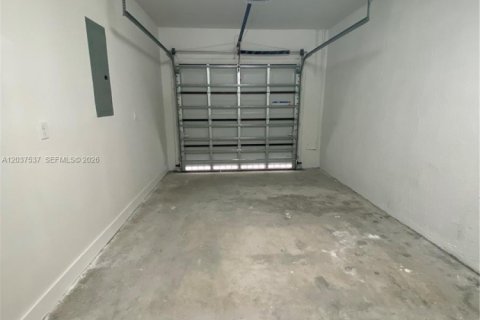 Townhouse in Miami, Florida 4 bedrooms, 214.88 sq.m. № 2087319 - photo 11