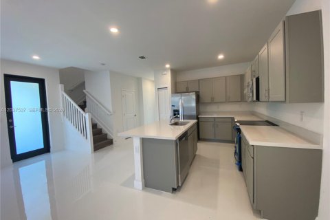 Townhouse in Miami, Florida 4 bedrooms, 214.88 sq.m. № 2087319