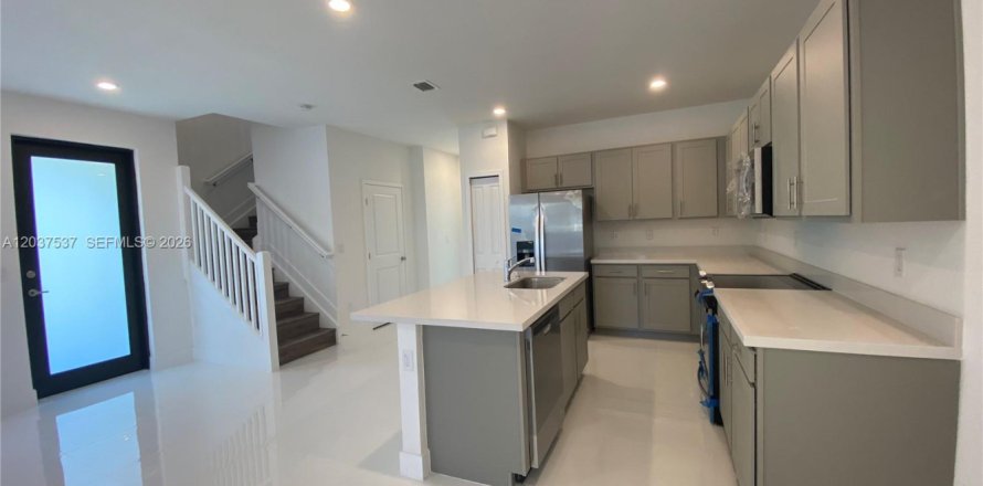 Townhouse in Miami, Florida 4 bedrooms, 214.88 sq.m. № 2087319
