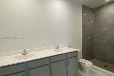 Townhouse in Miami, Florida 4 bedrooms, 214.88 sq.m. № 2087319 - photo 6