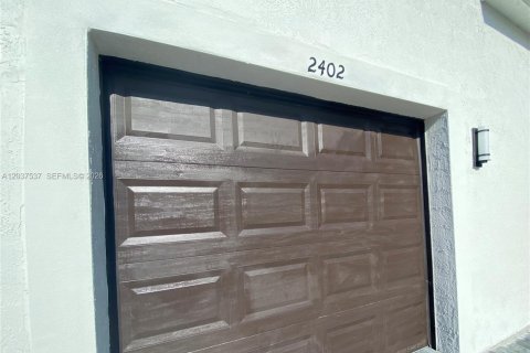 Townhouse in Miami, Florida 4 bedrooms, 214.88 sq.m. № 2087319 - photo 12