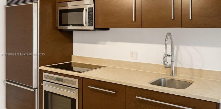 Studio à Condo à Miami, Floride  № 1953126