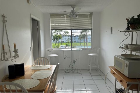 Copropriété à vendre à Saint Petersburg, Floride: 1 chambre, 76.64 m2 № 2148998 - photo 6