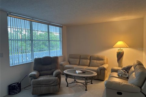 Copropriété à vendre à Saint Petersburg, Floride: 1 chambre, 76.64 m2 № 2148998 - photo 2
