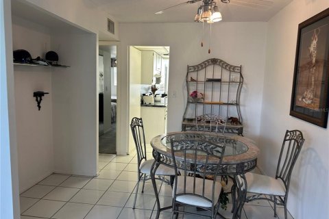 Copropriété à vendre à Saint Petersburg, Floride: 1 chambre, 76.64 m2 № 2148998 - photo 3