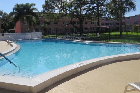 Copropriété à vendre à Saint Petersburg, Floride: 1 chambre, 76.64 m2 № 2148998 - photo 10