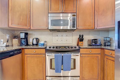 Condo in Four Corners, Florida, 3 bedrooms № 2218470 - photo 10