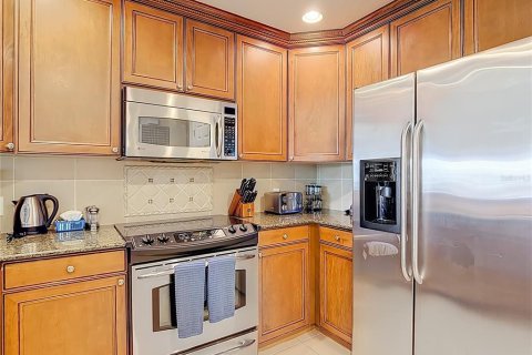 Condo in Four Corners, Florida, 3 bedrooms № 2218470 - photo 12
