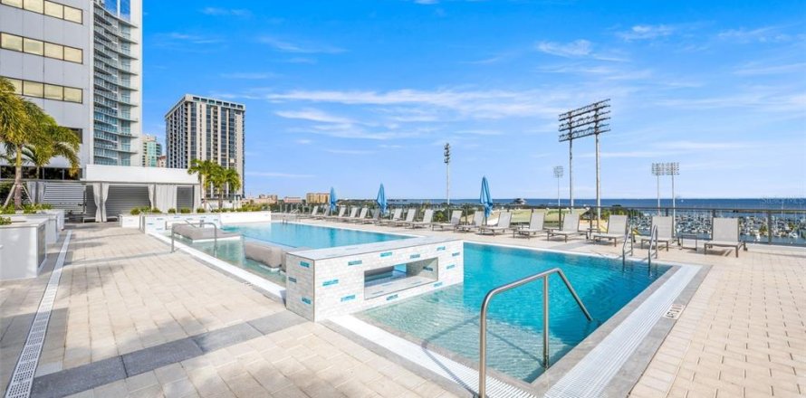 Condo à Saint Petersburg, Floride, 2 chambres  № 2212222