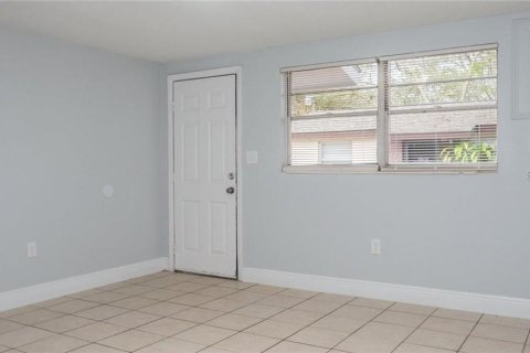 Immobilier commercial à vendre à Thonotosassa, Floride: 4 chambres, 120.4 m2 № 2405147 - photo 3