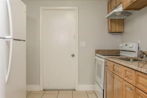 Immobilier commercial à vendre à Thonotosassa, Floride: 4 chambres, 120.4 m2 № 2405147 - photo 2
