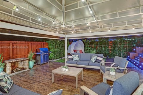 Casa en venta en Surfside, Florida, 5 dormitorios, 214.88 m2 № 2053766 - foto 3