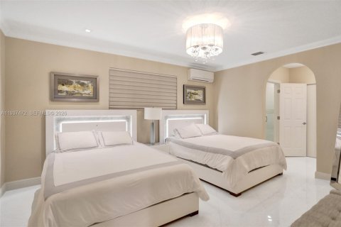 Casa en venta en Surfside, Florida, 5 dormitorios, 214.88 m2 № 2053766 - foto 16