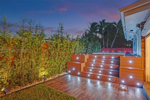 Casa en venta en Surfside, Florida, 5 dormitorios, 214.88 m2 № 2053766 - foto 27