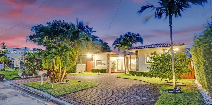 Casa en Surfside, Florida 5 dormitorios, 214.88 m2 № 2053766