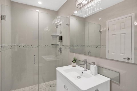 Casa en venta en Surfside, Florida, 5 dormitorios, 214.88 m2 № 2053766 - foto 15