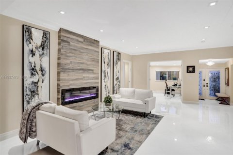 Casa en venta en Surfside, Florida, 5 dormitorios, 214.88 m2 № 2053766 - foto 9