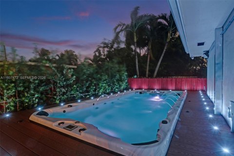 Casa en venta en Surfside, Florida, 5 dormitorios, 214.88 m2 № 2053766 - foto 26