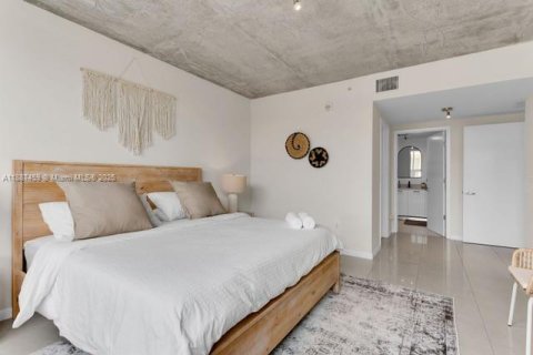 Condo in Miami, Florida, 2 bedrooms  № 1941686 - photo 26