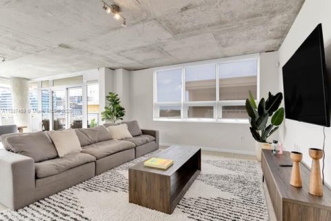 Condo in Miami, Florida, 2 bedrooms  № 1941686 - photo 3