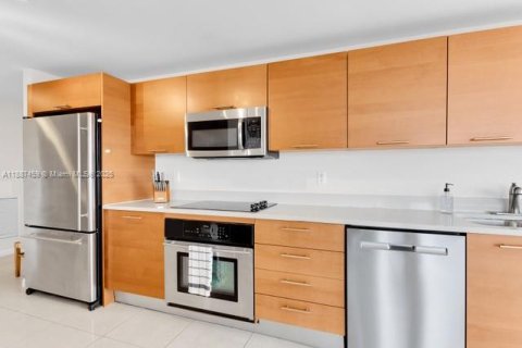Condo in Miami, Florida, 2 bedrooms  № 1941686 - photo 11