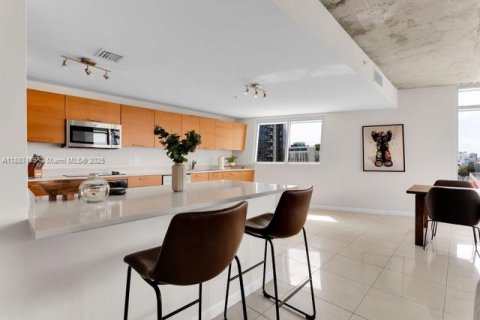 Condo in Miami, Florida, 2 bedrooms  № 1941686 - photo 15