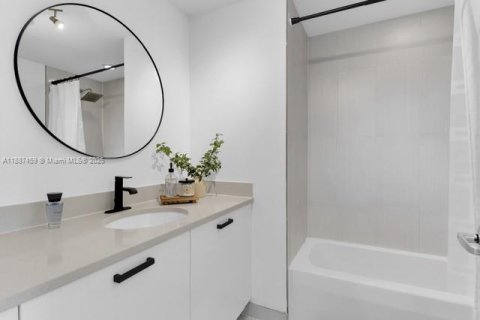 Condo in Miami, Florida, 2 bedrooms  № 1941686 - photo 20