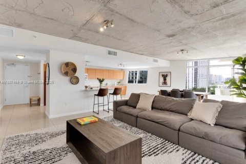 Condo in Miami, Florida, 2 bedrooms  № 1941686 - photo 1