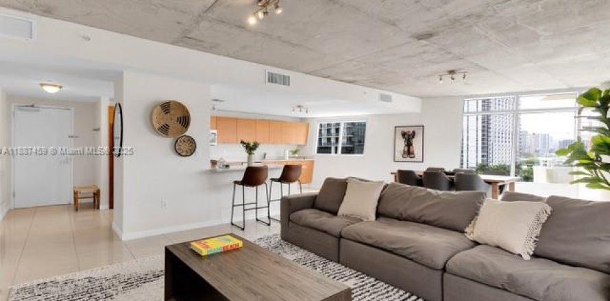 Condo in Miami, Florida, 2 bedrooms  № 1941686