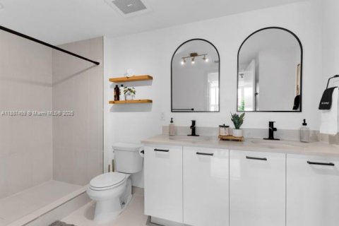 Condo in Miami, Florida, 2 bedrooms  № 1941686 - photo 21