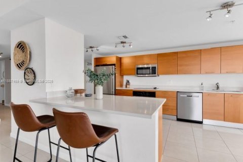 Condo in Miami, Florida, 2 bedrooms  № 1941686 - photo 9