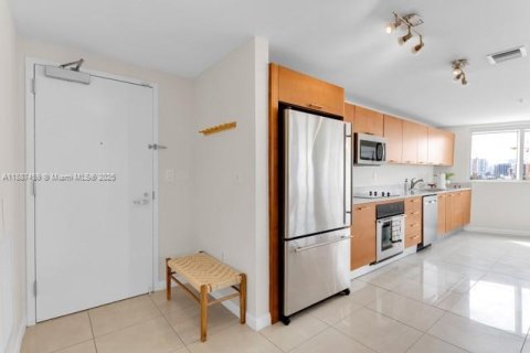 Condo in Miami, Florida, 2 bedrooms  № 1941686 - photo 29