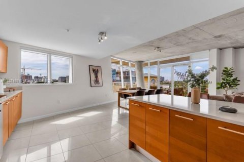 Condo in Miami, Florida, 2 bedrooms  № 1941686 - photo 13