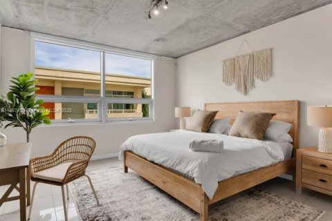 Condo in Miami, Florida, 2 bedrooms  № 1941686 - photo 25