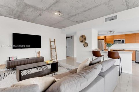 Condo in Miami, Florida, 2 bedrooms  № 1941686 - photo 4
