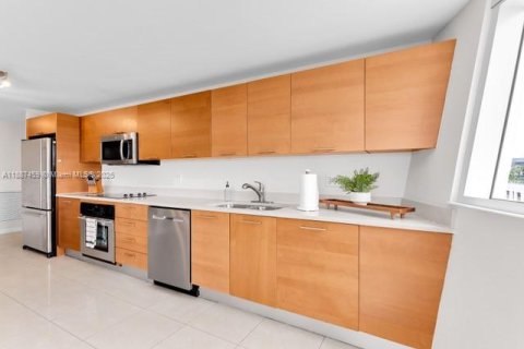 Condo in Miami, Florida, 2 bedrooms  № 1941686 - photo 10