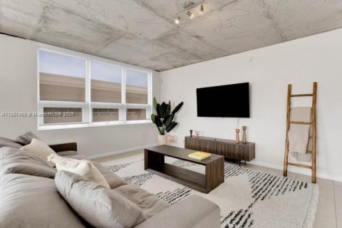 Condo in Miami, Florida, 2 bedrooms  № 1941686 - photo 16