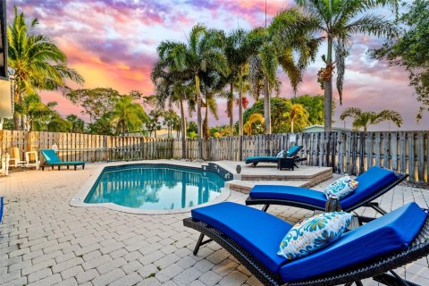 House in Lighthouse Point, Florida 3 bedrooms, 149.57 sq.m. № 1698062 - photo 17