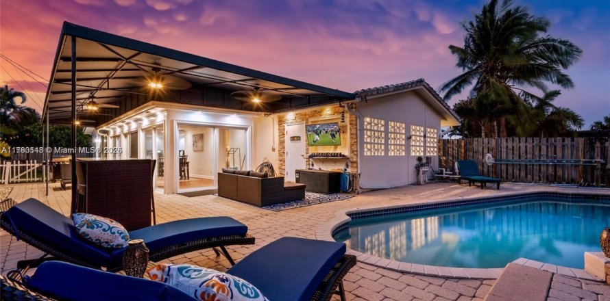 House in Lighthouse Point, Florida 3 bedrooms, 149.57 sq.m. № 1698062