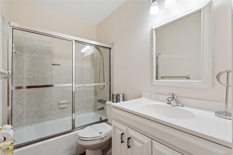 House in Lighthouse Point, Florida 3 bedrooms, 149.57 sq.m. № 1698062 - photo 8