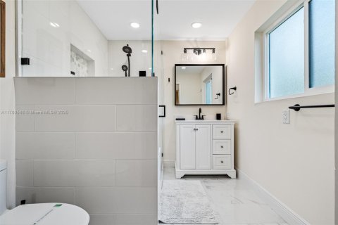 House in Lighthouse Point, Florida 3 bedrooms, 149.57 sq.m. № 1698062 - photo 14