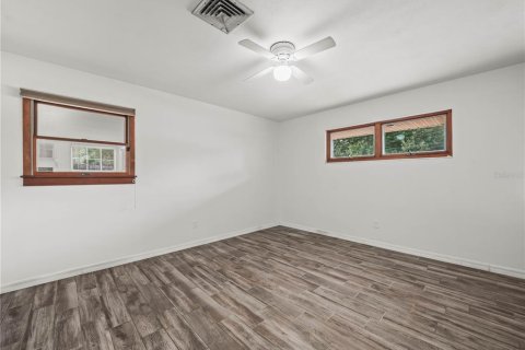 House in Winter Haven, Florida 4 bedrooms, 205.5 sq.m. № 1901099 - photo 14