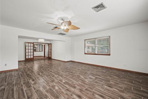 House in Winter Haven, Florida 4 bedrooms, 205.5 sq.m. № 1901099 - photo 6
