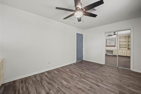 House in Winter Haven, Florida 4 bedrooms, 205.5 sq.m. № 1901099 - photo 17