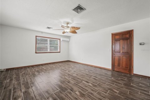 House in Winter Haven, Florida 4 bedrooms, 205.5 sq.m. № 1901099 - photo 3
