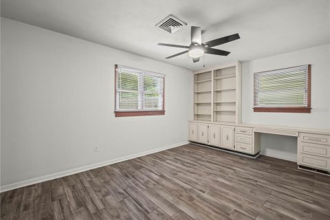House in Winter Haven, Florida 4 bedrooms, 205.5 sq.m. № 1901099 - photo 16