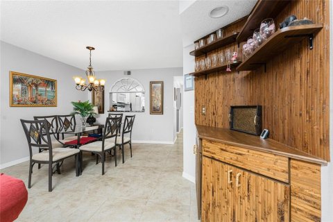 Condo in Englewood, Florida, 2 bedrooms  № 2216905 - photo 18