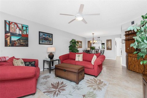 Condo in Englewood, Florida, 2 bedrooms  № 2216905 - photo 19