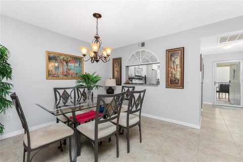 Condo in Englewood, Florida, 2 bedrooms  № 2216905 - photo 17